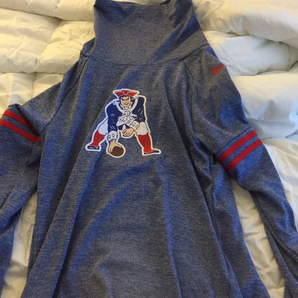 WOMENS PATRIOTS SCOOP NECK NIKE SWEATSHIRT